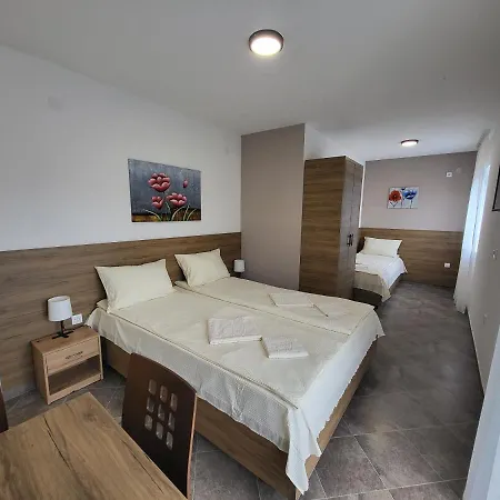 Pcelica Petra Apartment