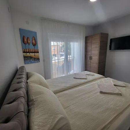 Pcelica Petra Apartment *