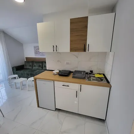 Pcelica Petra Apartment *