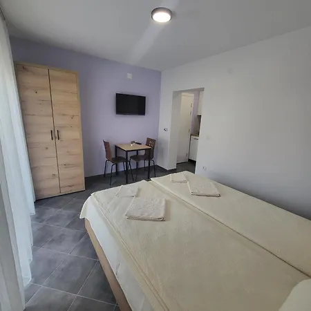 Pcelica Petra Apartment