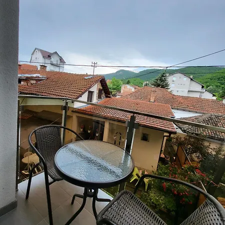 Pcelica Petra Apartment