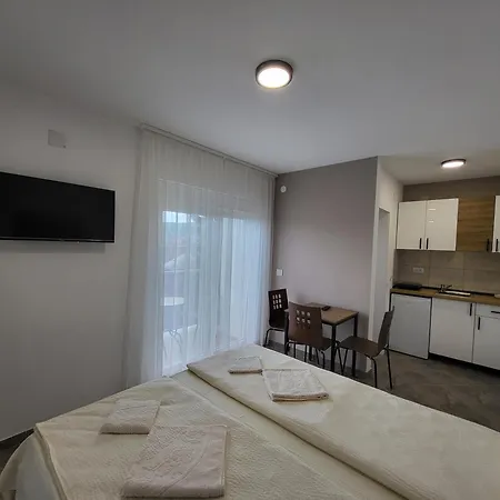 Pcelica Petra Apartment